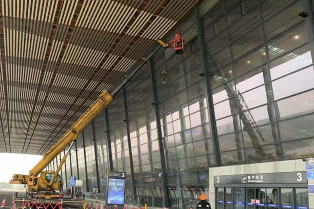 杨浦玻璃幕墙维护和保养